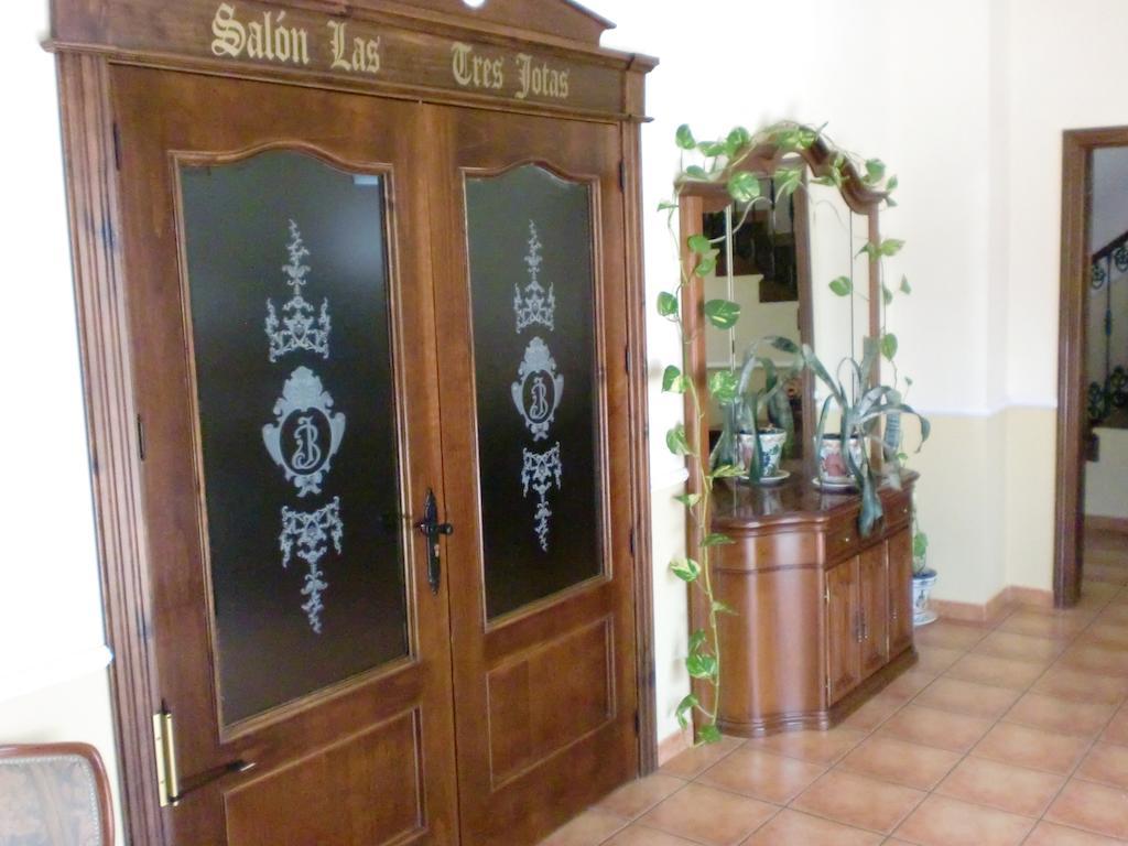 Hostal Las Tres Jotas Alcaracejos Eksteriør billede